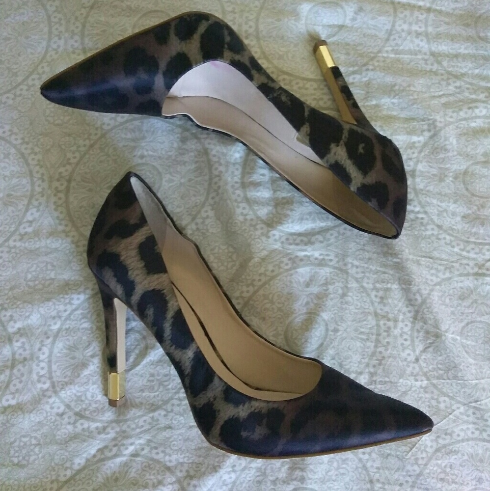 GUESS Pointed Toe Leopard Heels Pumps (6.5)